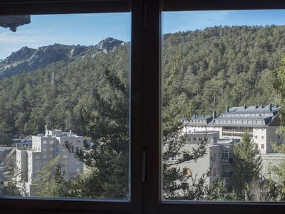 Vista de la sierra desde el apartamento de Fernando Díaz en el Puerto de Navacerrada.