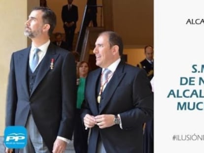 Mensaje que el PP de Alcal&aacute; de Henares colg&oacute; en Twitter con la imagen de Felipe VI y Javier Bello. 