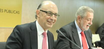 Cristóbal Montoro, ministro de Hacienda, y Antonio Beteta, secretario de Estado de Administraciones Públicas