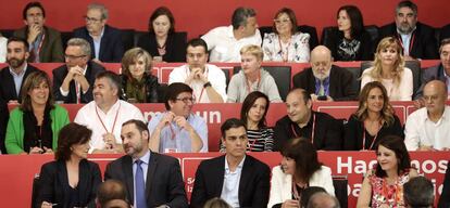 Carmen Calvo, José Luis Ábalos, Pedro Sánchez, Cristina Narbona y Adriana Lastra en el comité federal del PSOE.