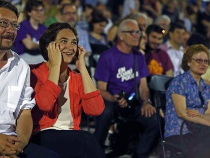 Xavier Domènech y Ada Colau, en un mitin en la campaña electoral del 26-J.