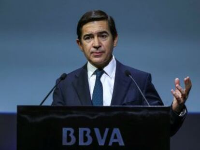 El presidente del banco asegura que su antecesor es su  guía y referente , pero advierte que actuará  con absoluto rigor y diligencia  en la resolución de este caso