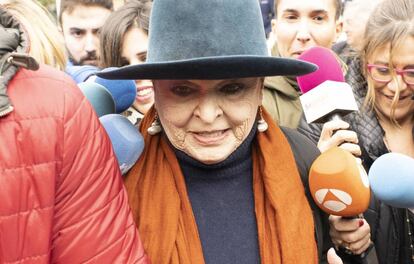 Lucía Bosé a su salida de un juicio, en Madrid, el pasado noviembre.
 