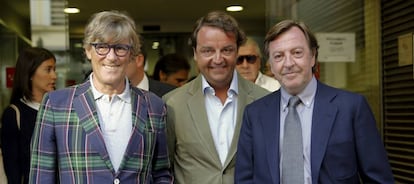 Simón Casas, el director general de Nautalia, Rafael García Garrido, y el torero Curro Vázquez