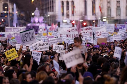 Ambiente durante la manifestación en Madrid en el Día Internacional de la Mujer.