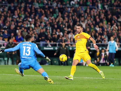 Ferran Torres marcando su tercer tanto frente al Betis.