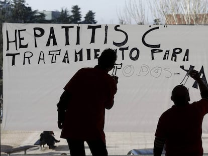 Protesta per demanar accés als nous tractaments de l'hepatitis C el 2015.