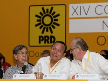 Cuauhtémoc Cárdenas, Jesús Zambrano y Graco Ramírez en la reunión del PRD.