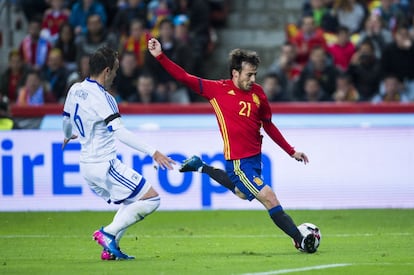 David Silva, de la selección de España, antes de tocar el balón.