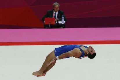 US gymnast Danell Leyva performs on the floor during the men's individual all-around competition of the artistic gymnastics event of the London Olympic Games on August 1, 2012 at the 02 North Greenwich Arena in London. AFP PHOTO / THOMAS COEX