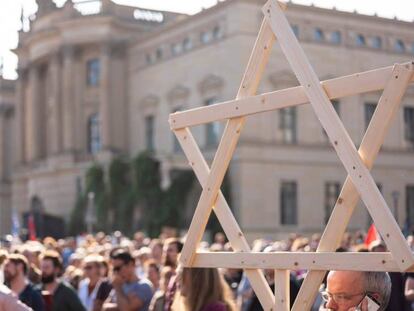 Manifestación contra el antisemitismo en Berlín, este domingo.