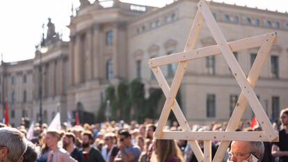 Manifestación contra el antisemitismo en Berlín, este domingo.