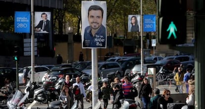 Carteles electorales en la plaza de Colón de Madrid