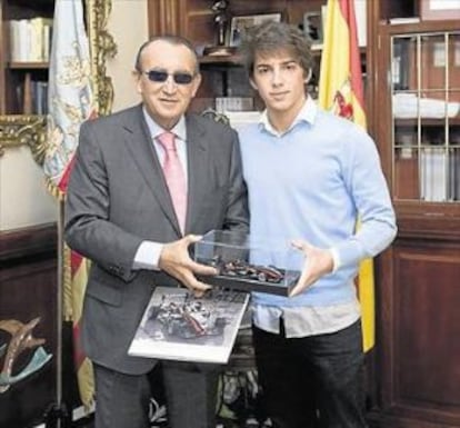 Carlos Fabra recibió en 2010 a Roberto Merhi cuando era presidente de la Diputación de Castellón.