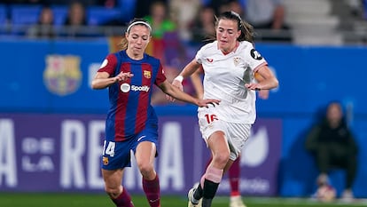 Aitana Bonmatí y Maria Perez durante el partido de esta noche.