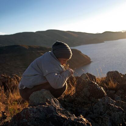 La chef Kamilla Seidler en el lago Titicaca, en Bolivia.