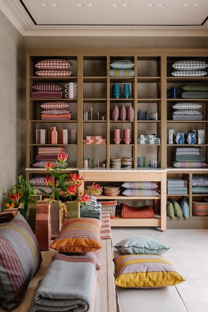 En la nueva tienda se pueden ver las coloridas propuestas para primavera de Mango Home.