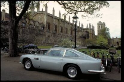 20/08/2018 Aston Martin DB5 de 1964.
 
 La firma automovilística británica Aston Martin, en colaboración con EON Productions, productora de las películas de James Bond, desarrollará una edición limitada a 25 unidades del DB5 inspirada en la película Goldfinger, según informó la empresa, que señaló que las primeras unidades se entregarán en 2020.