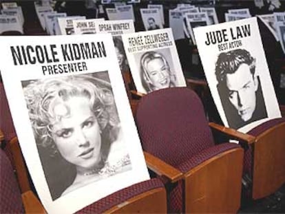 En primer plano, las butacas reservadas para Nicole Kidman, Renée Zellweger y Jude Law en el teatro Kodak.