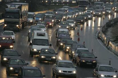 La carretera Madrid-A Coruña (A-6), ayer por la tarde a la altura del kilómetro 30.