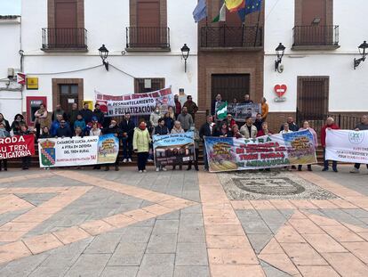 Manifestación en Casariche (Sevilla) de la Plataforma Tren Rural, en una fotografía cedida