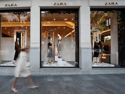 Vista de la fachada de una de las tiendas de la cadena Zara en Madrid.