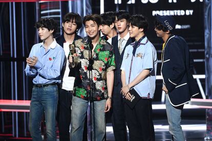 BTS en el escenario de los Billboard Music Awards, en Las Vegas, recogiendo el premio ‘Top Social Artists’, mayo de 2018.
