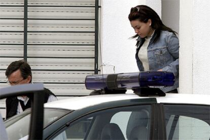 María José Campanario sale del cuartel de la Guarda Civil el pasado 8 de abril.