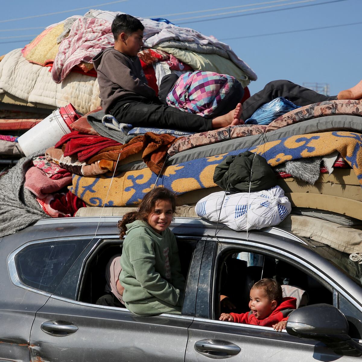 Tras meses de huida, miles de palestinos regresan a sus hogares en Gaza ...