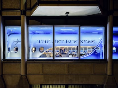 Las instalaciones de la compañía The Jet Business en el barrio londinense de Park Lane pueden verse desde la calle y son acordes al estatus social y económico de sus potenciales clientes. En la imagen, corte transversal del fuselaje de un Airbus A319.