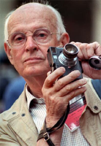Henri Cartier-Bresson, fundador y fotógrafo de la agencia Magnum murió el pasado 2 de agosto a los 95 años. Su cámara retrató los acontecimientos más relevantes del siglo XX.