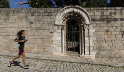 Una de las puertas de Santa Maria que está en Barcelona.