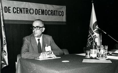 El presidente del Gobierno, Leopoldo Calvo-Sotelo, el 13 de julio de 1982, en la reunión del Consejo político de UCD que eligió a Landelino Lavilla como presidente del partido.