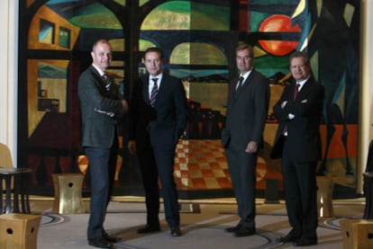 De izquierda a derecha, Romeo Lacerda (Kraft), Rafael Prieto (Peugeot Citröen), Enric Pujadas (Bassat Ogilvy) y Juan Lema (expresidente de Aena).