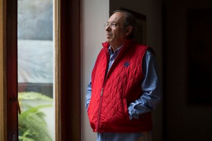 El escritor y periodista Héctor Aguilar Camín  en su casa del barrio de San Miguel Chapultepec.