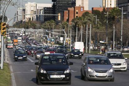 Tráfico en la avenida Diagonal de Barcelona