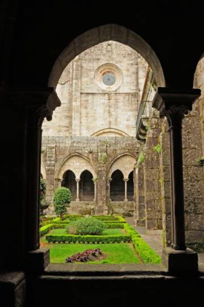 El claustro de la catedral de Santa María de Tui (siglos XI al XIII) combina elementos románicos y góticos.