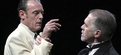 Miguel Ángel Solá y Daniel Freire en 'El veneno del teatro'.