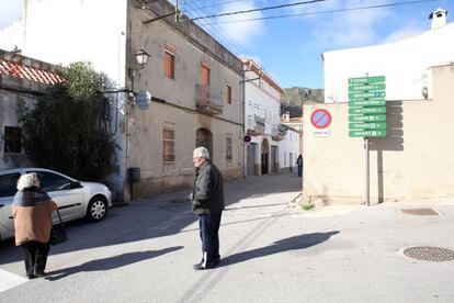 Una de las calles del Montmell, la localidad con más desempleo de la provincia de Tarragona.