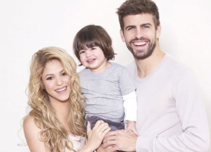 Shakira, Piqué y su hijo mayor, Milan, durante el 'baby shower' de Sasha, este mes.