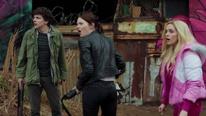Jesse Eisenberg, Emma Stone y Zoey Deutch, en el filme.