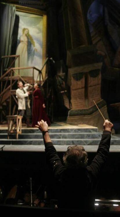 Ensayo general de <i>Tosca, </i>en el Teatro de la Maestranza de Sevilla en 2007.