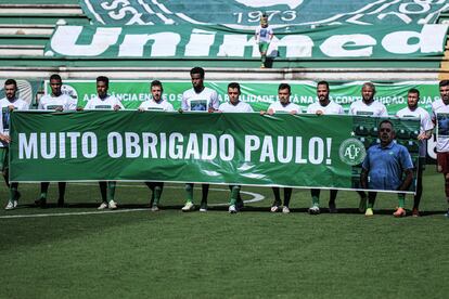 Homenagem Chapecoense Paulo Magro