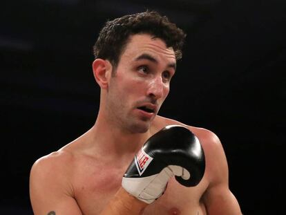 Scott Westgarth durante una pelea en Bristol.