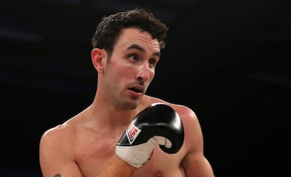 Scott Westgarth durante una pelea en Bristol.