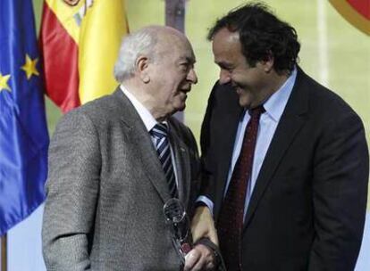 Di Stéfano, junto a Platini.