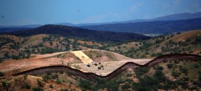 El muro que divide México y EE UU, en el municipio de Nogales.