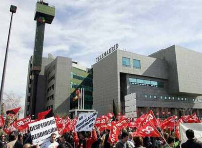 Concentración de trabajadores ante el edificio de Telemadrid el pasado 2 de marzo.