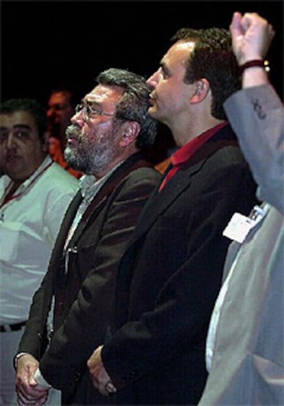 José Luís Rodriguez Zapatero y Cándido Méndez en la clausura del Congreso Federal de la UGT-Metal en Barcelona.