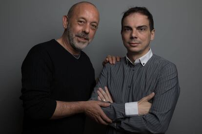 Chema del Barco (izquierda) y Alberto Conejero director y autor respectivamente de 'Los dias de la nieve'.